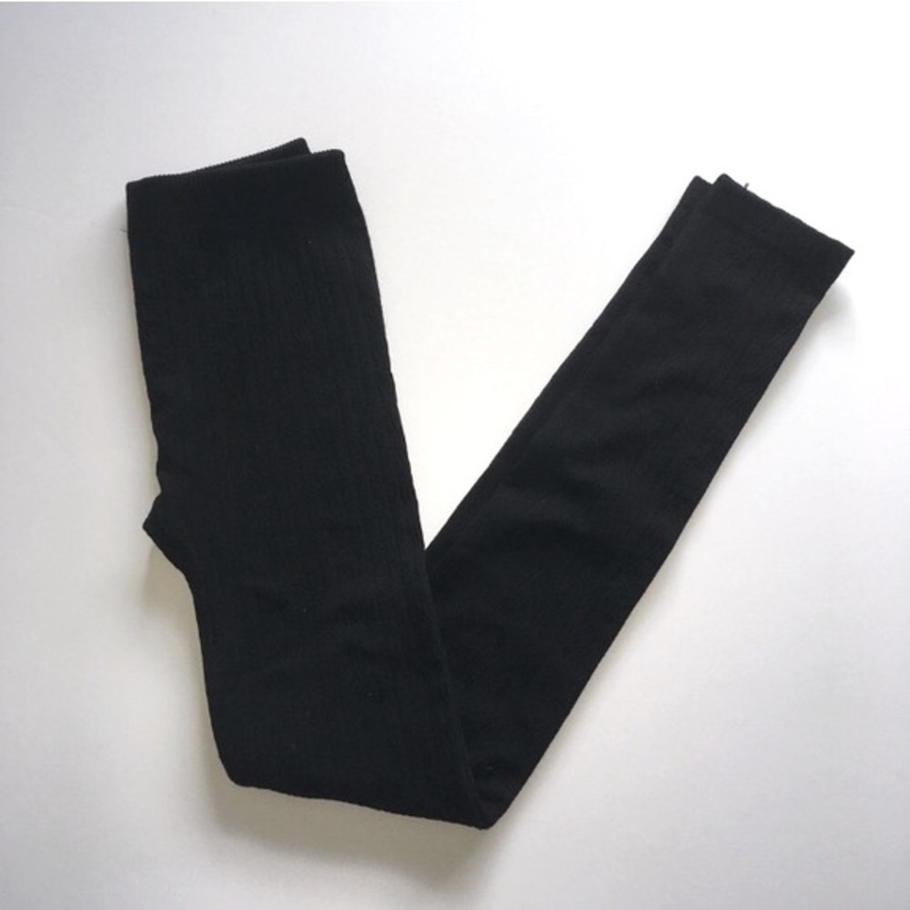 • Black fleece lined leggings •